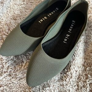 Gianni Bini Green Ballet Flat Size 6.5